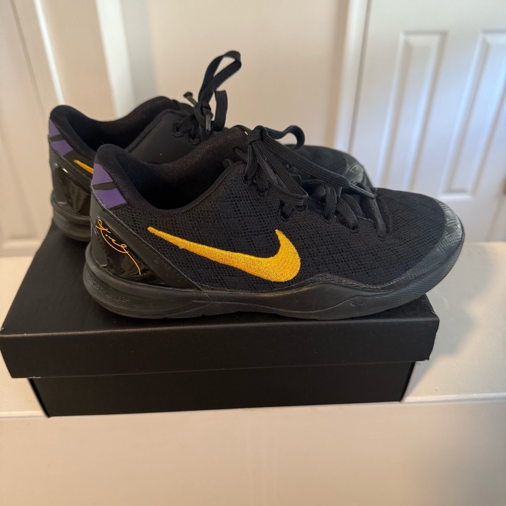 Nike Kobe 8 Preschool Kids' "Lakers Away" Basketball Shoe size 1YR